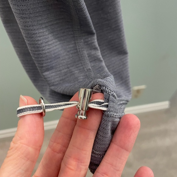 Lululemon back on track tank, size 4 - Picture 7 of 8